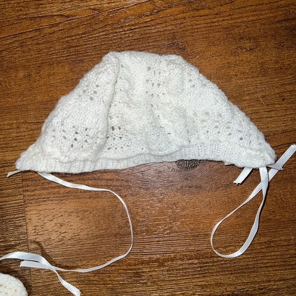 Vintage White Crochet Knit Baby Bonnet and Booties Set - Picture 5 of 9